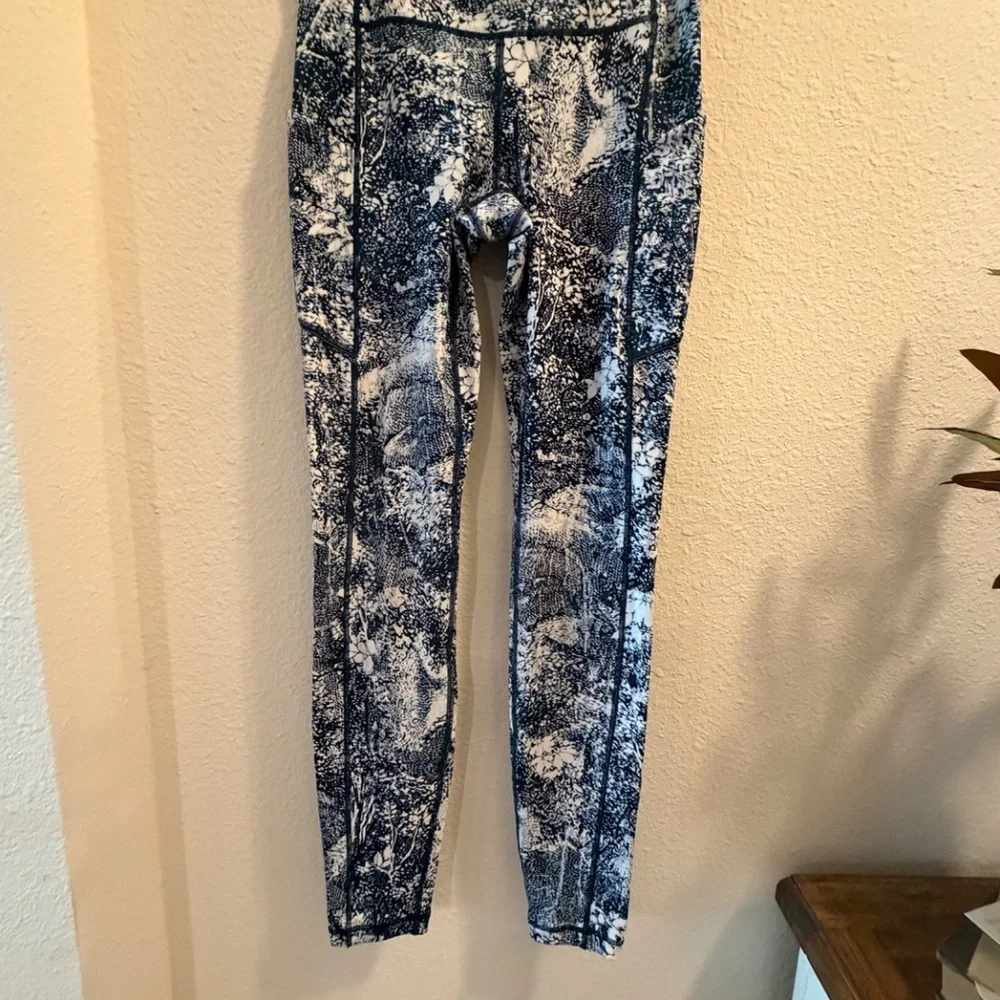 🍋Lululemon Speed Up Tight, Full On Luxtreme, Size 4, Like New